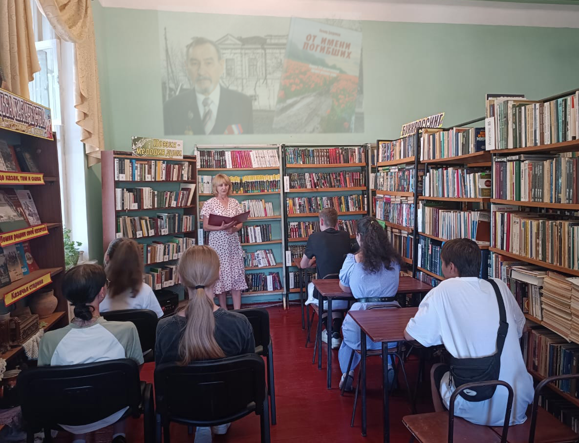 Второй этап патриотических чтений Победы «Не забывайте о войне, держите флаг победы выше» в рамках очно-заочной литературно-исторической Вахты Памяти «Живет Победа в поколениях: подвиги дедов и прадедов помним, чтим, поклоняемся»